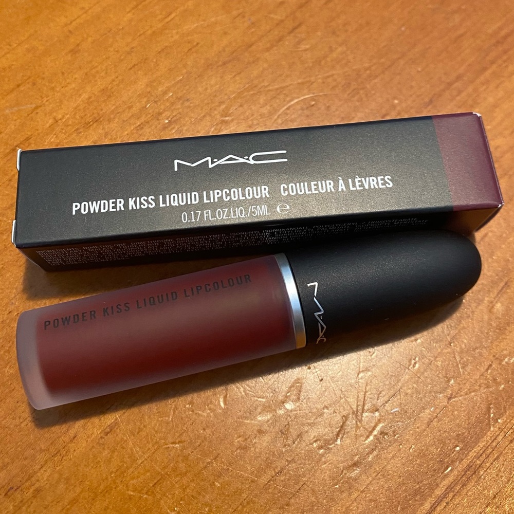 MAC Powder Kiss Liquid Lipcolour Make Love to the Camera - Picture 4 of 16